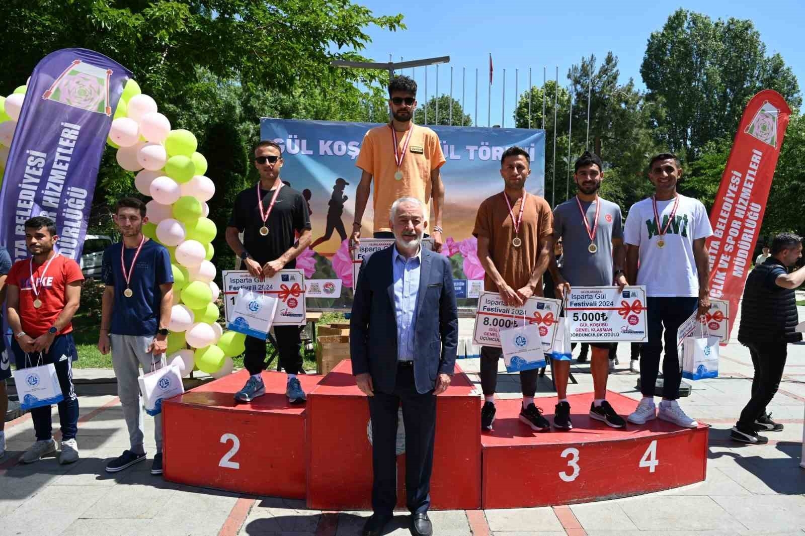 Isparta'da 120 sporcu Gül Koşusu'nda ter döktü