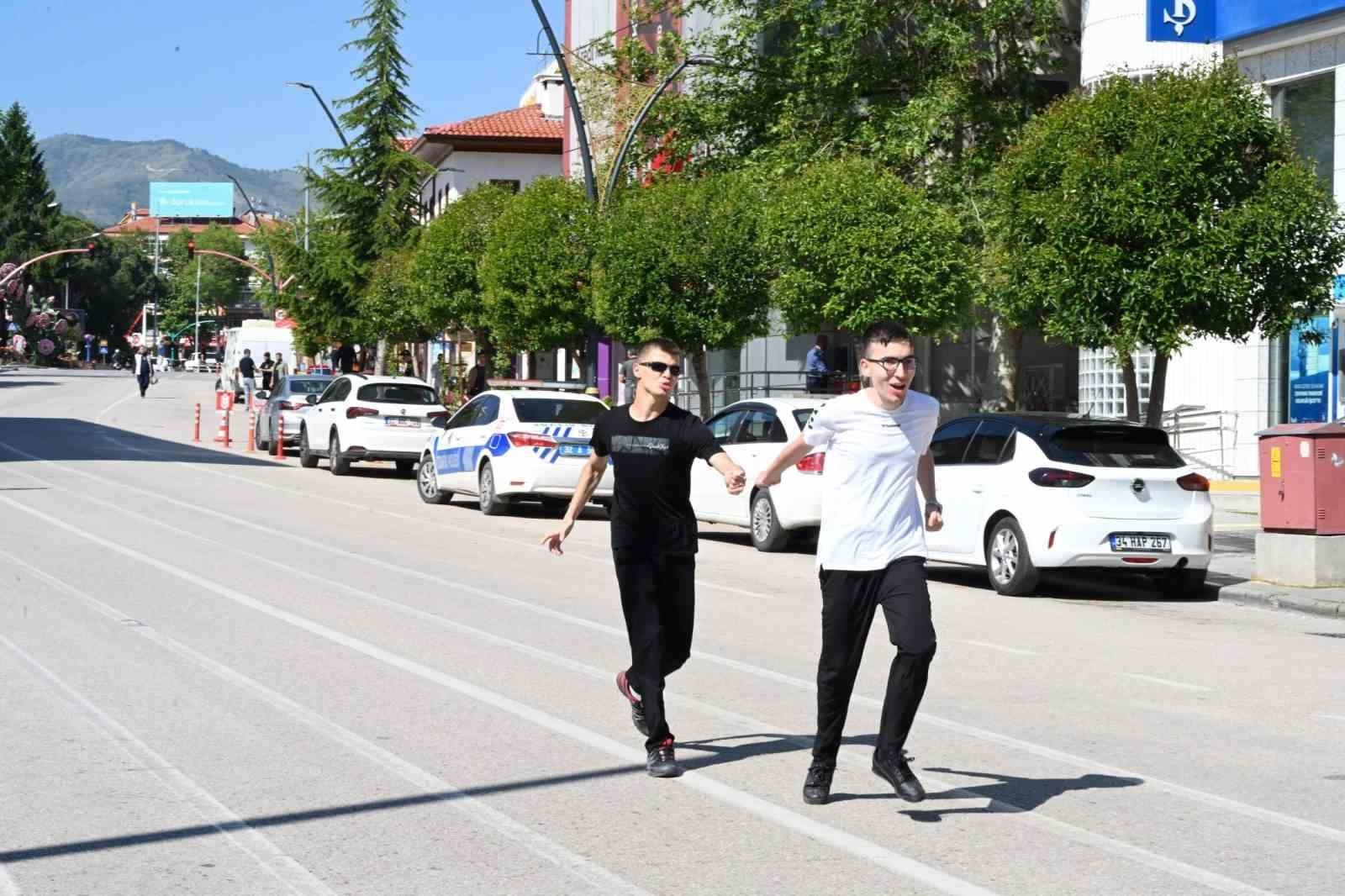 Isparta'da 120 sporcu Gül Koşusu'nda ter döktü
