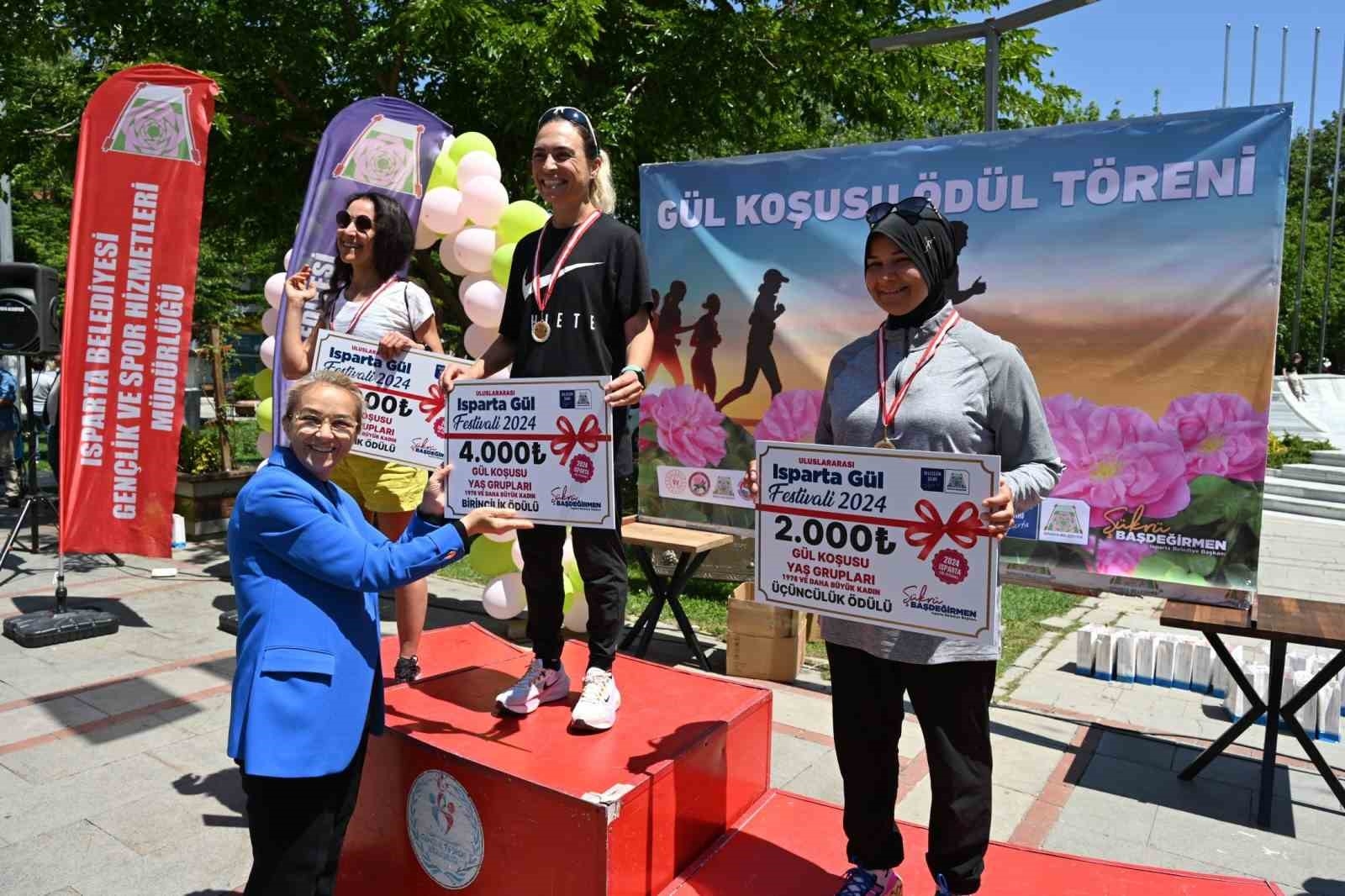 Isparta'da 120 sporcu Gül Koşusu'nda ter döktü