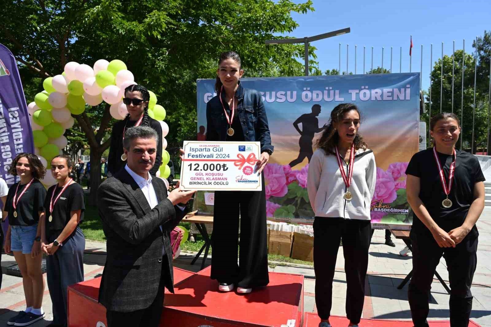 Isparta'da 120 sporcu Gül Koşusu'nda ter döktü