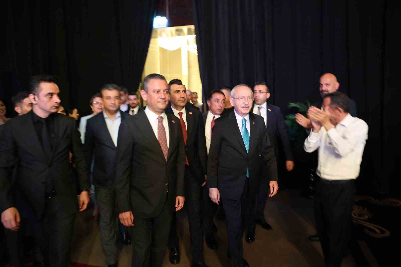 Kemal Kılıçdaroğlu ve Özgür Özel, Adana'da nikah şahidi oldu