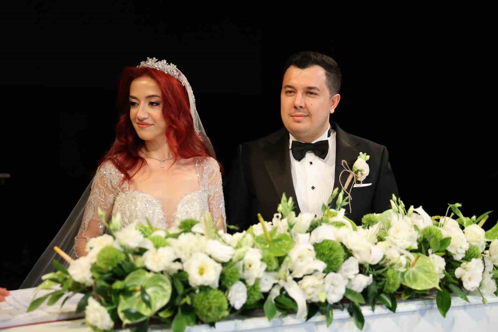 Kemal Kılıçdaroğlu ve Özgür Özel, Adana'da nikah şahidi oldu