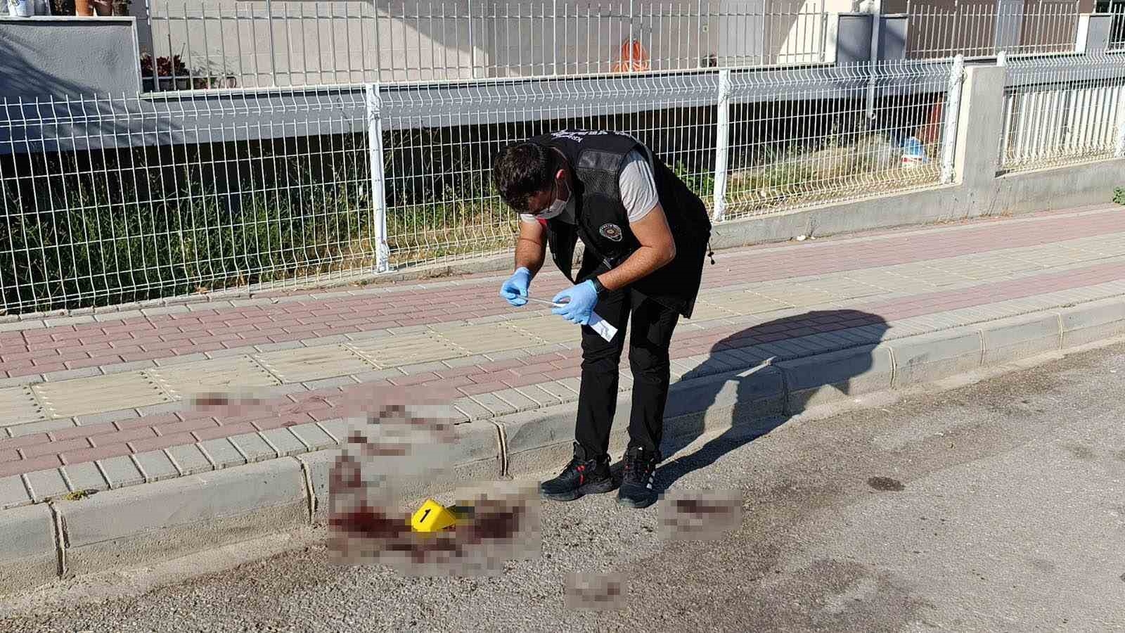 Kendisinden 13 yaş büyük sevgilisini bıçakladı, "evlenecektik" dedi
