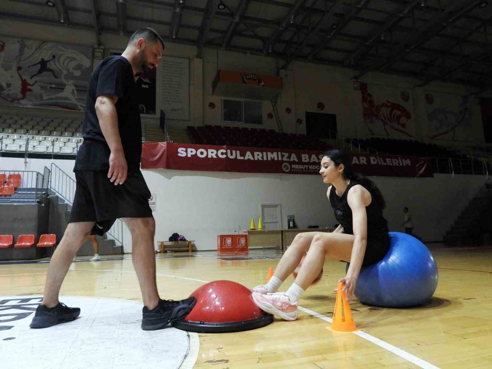 Kepez'in basketbolcuları antrenmanlarını sürdürüyor