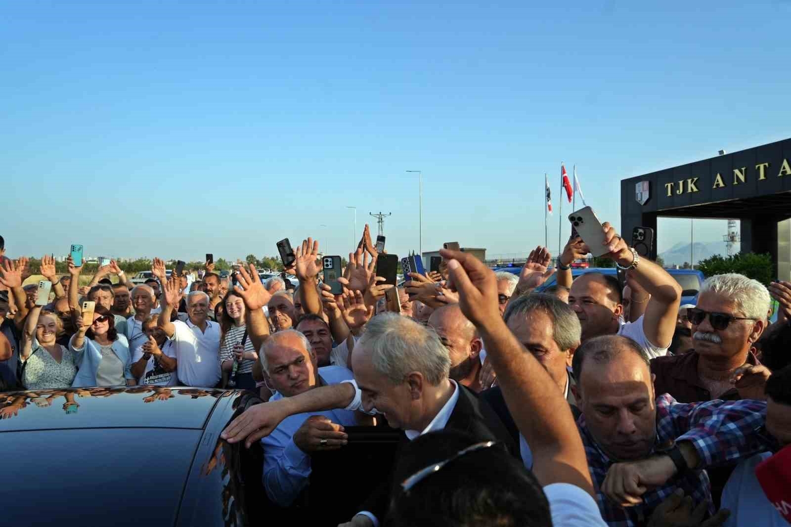 Kocagöz'ün ilk sözleri: "Özgürlük havadan sudan bile önemli"
