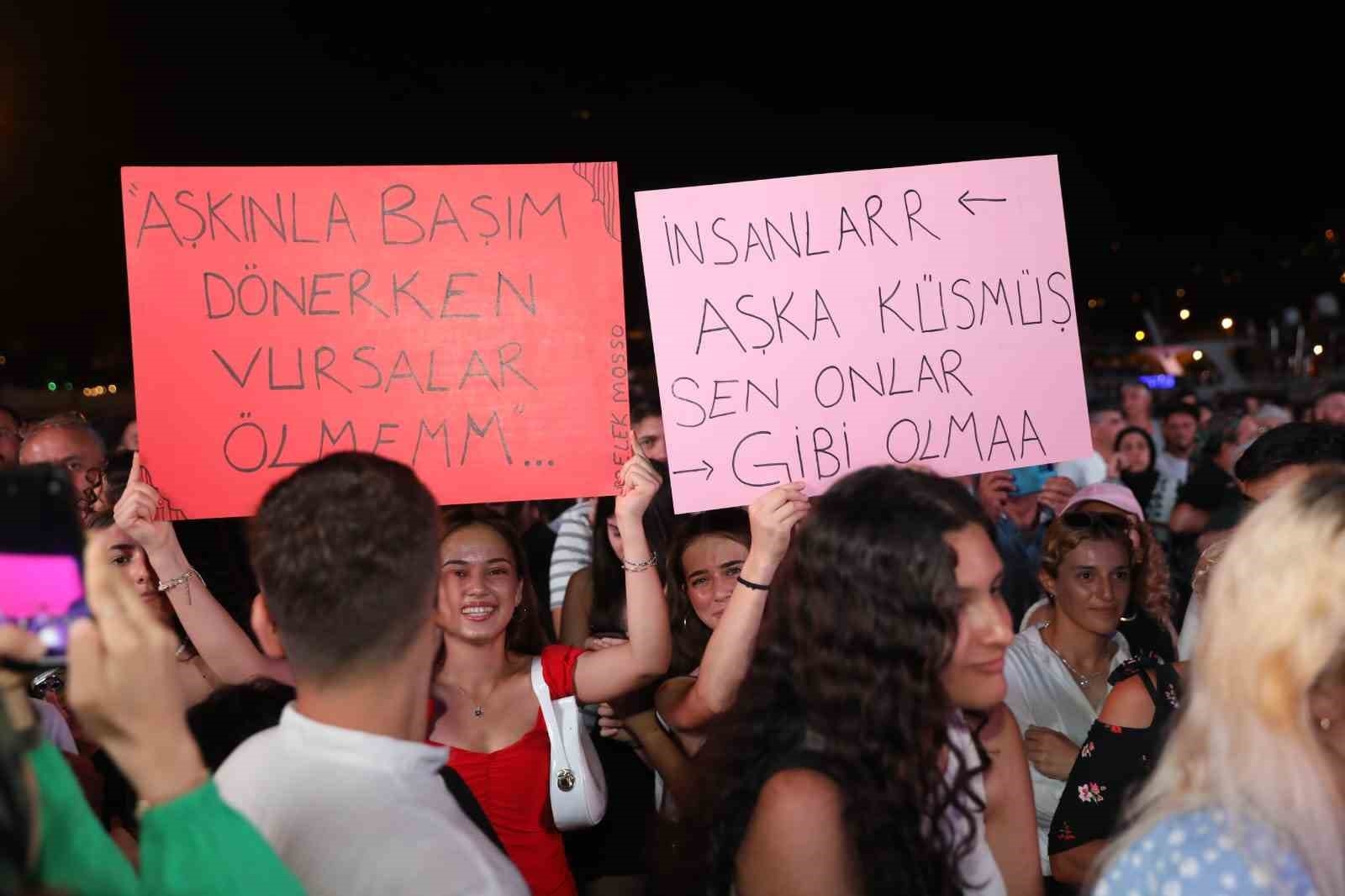 Likya Kaş Kültür ve Sanat Festivali'nde Melek Mosso rüzgarı esti