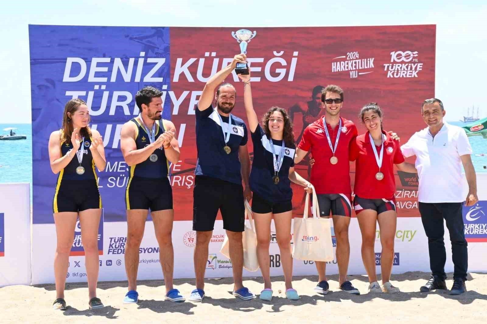 Manavgat'ta deniz küreği çoşkusu yaşandı