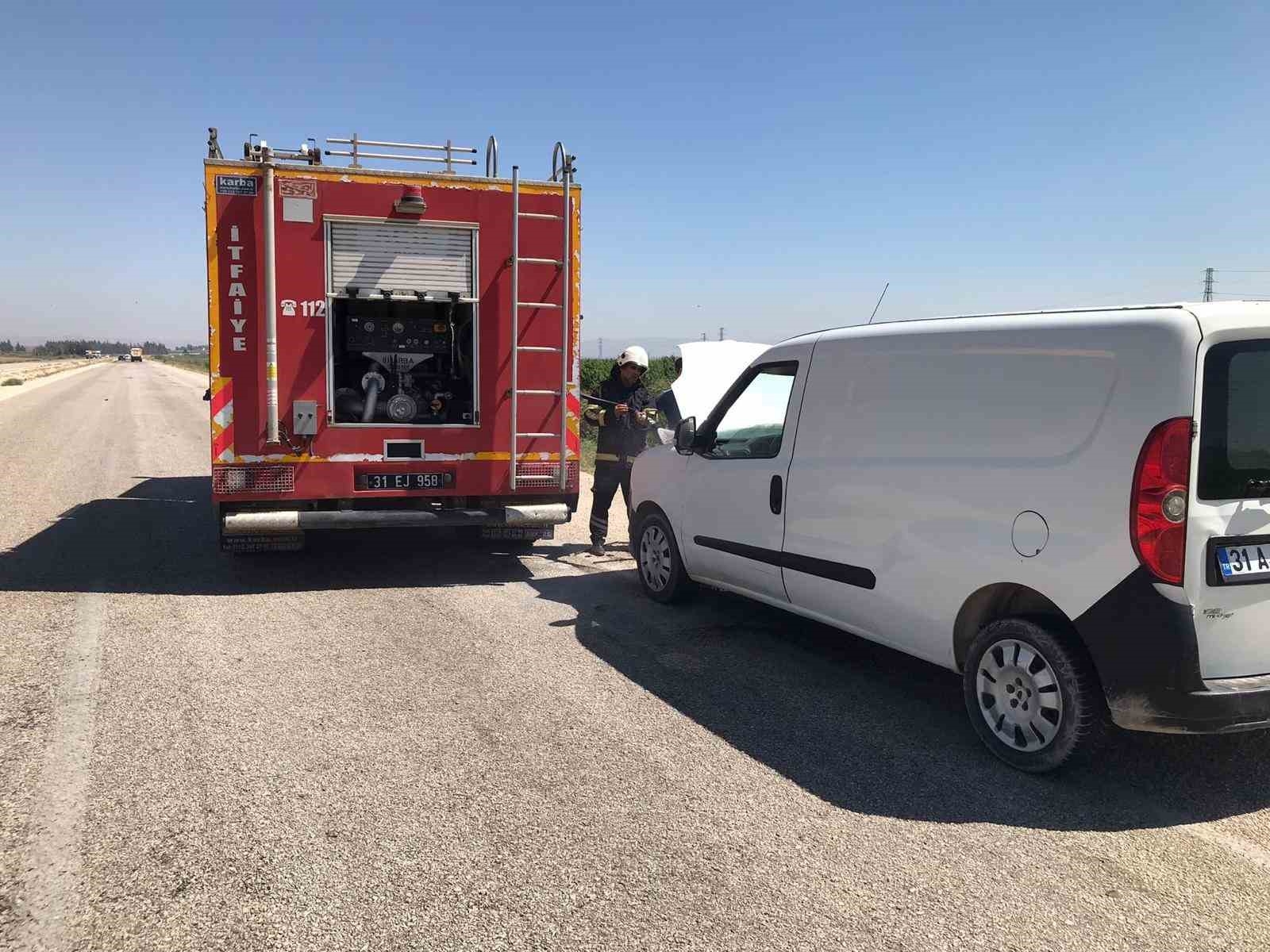 Motor kısmı yanan araçta maddi hasar oluştu
