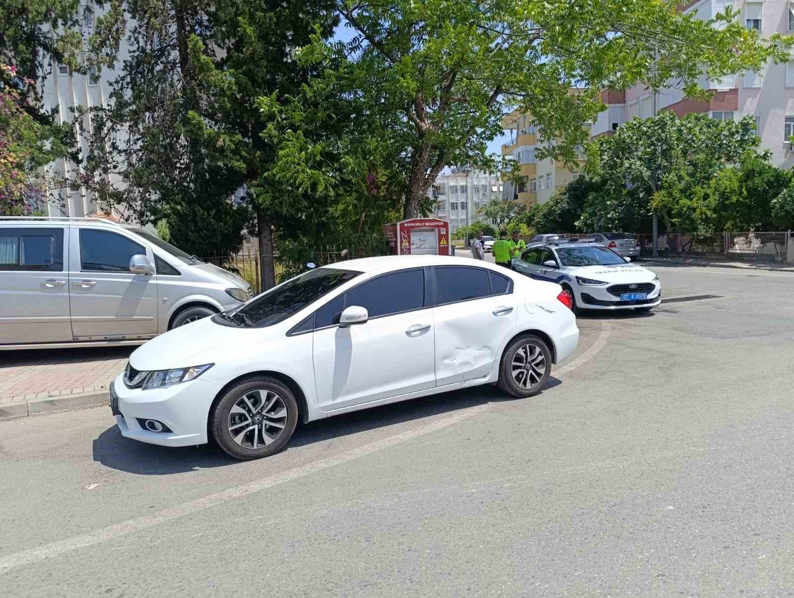 Motosiklet otomobile çarptı: 1 yaralı