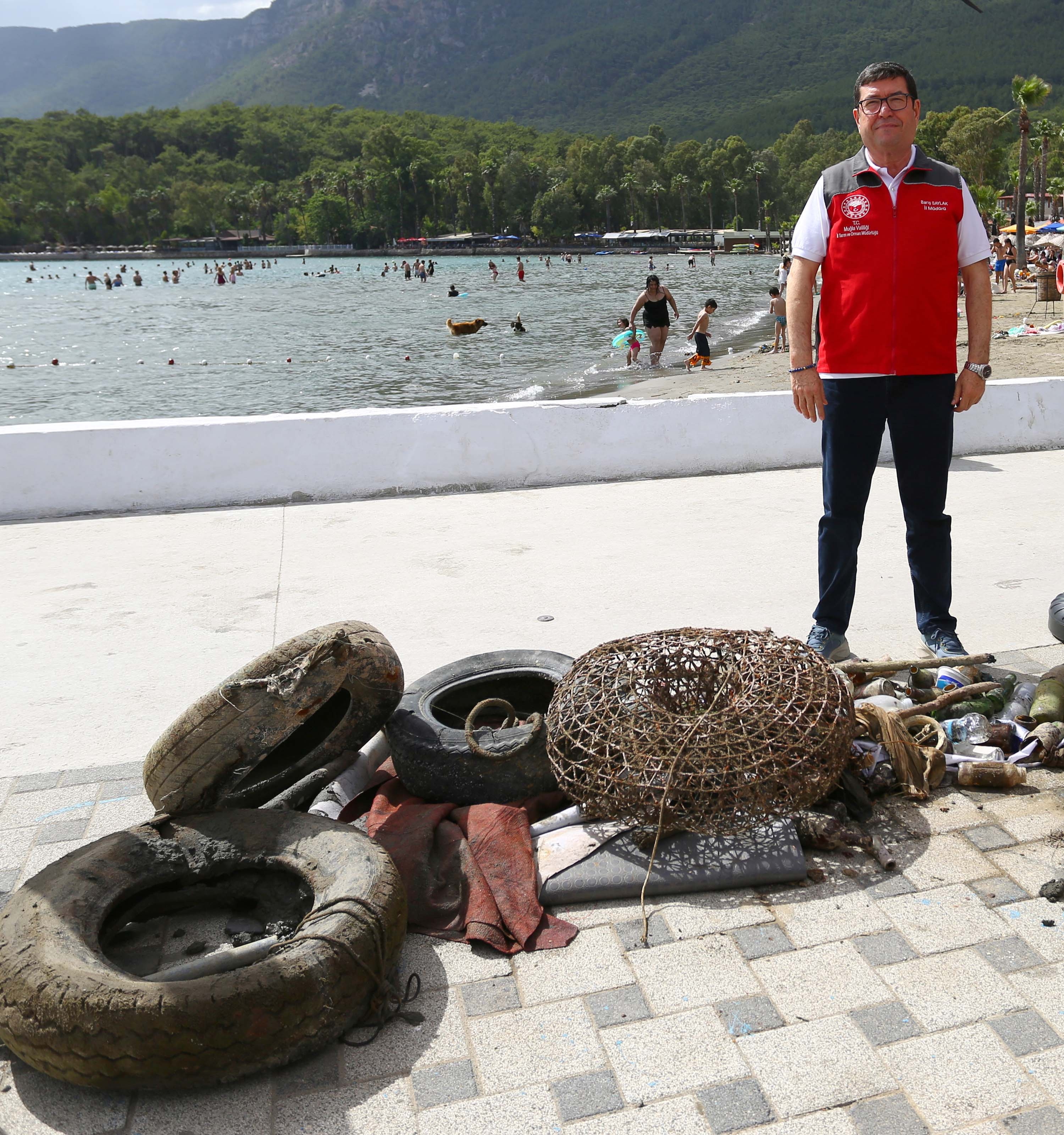 Muğla'da deniz dibinden 17 ton atık çıkarıldı