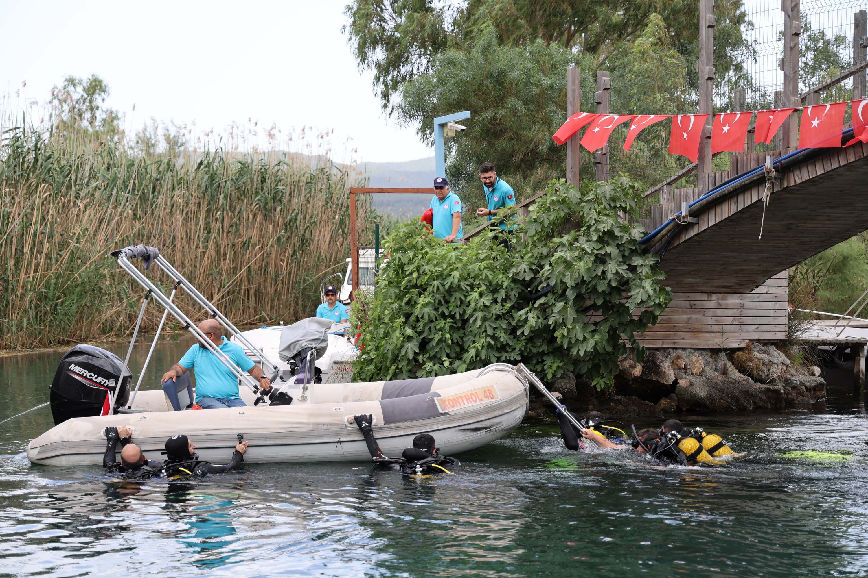 Muğla'da deniz dibinden 17 ton atık çıkarıldı