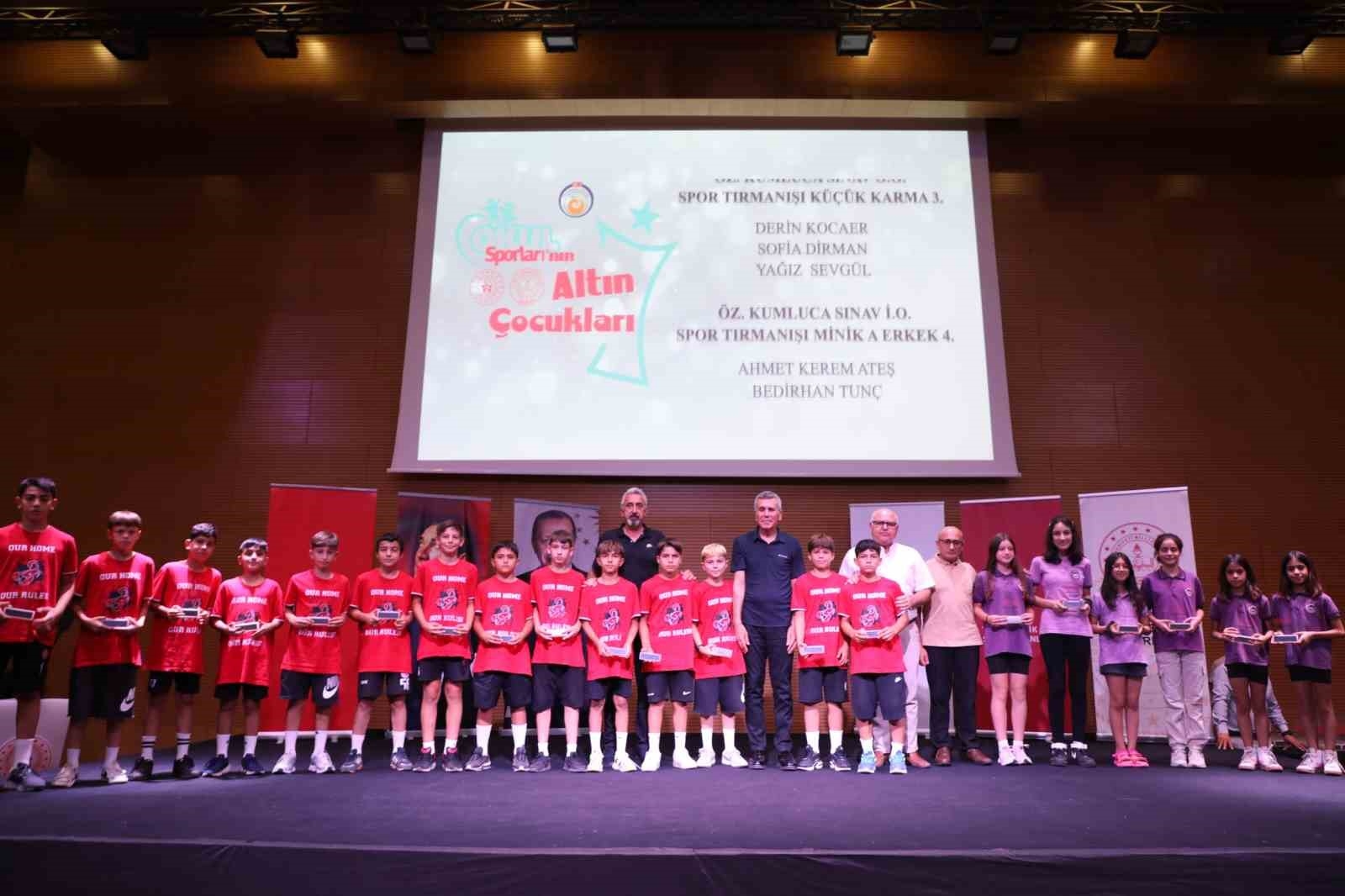 Okul sporlarının 'Altın Çocukları' ödüllendirildi