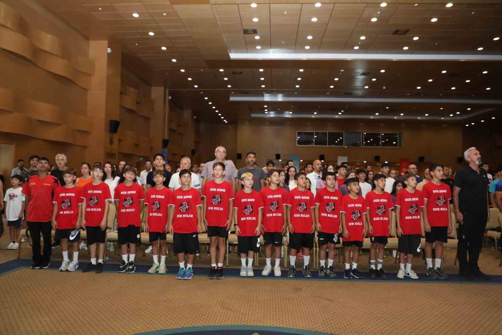 Okul sporlarının 'Altın Çocukları' ödüllendirildi