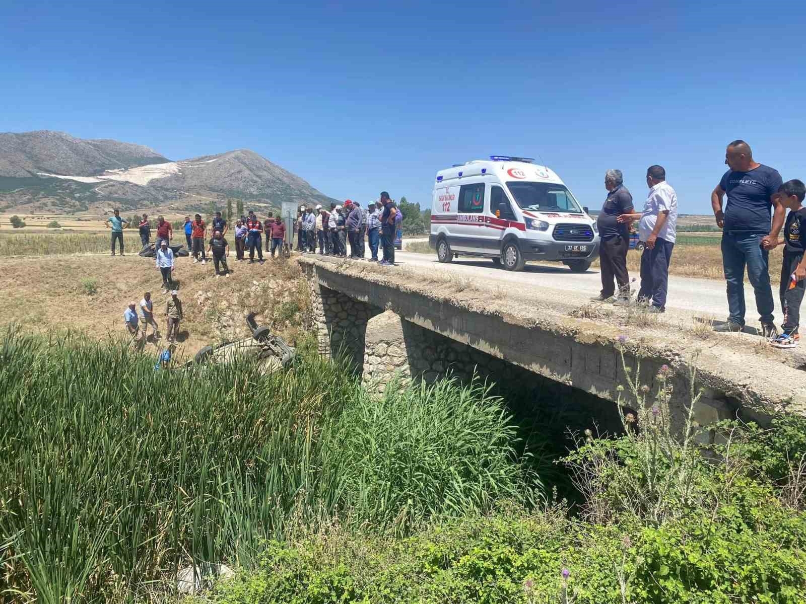 Otomobil şarampole yuvarlandı: 1 ölü