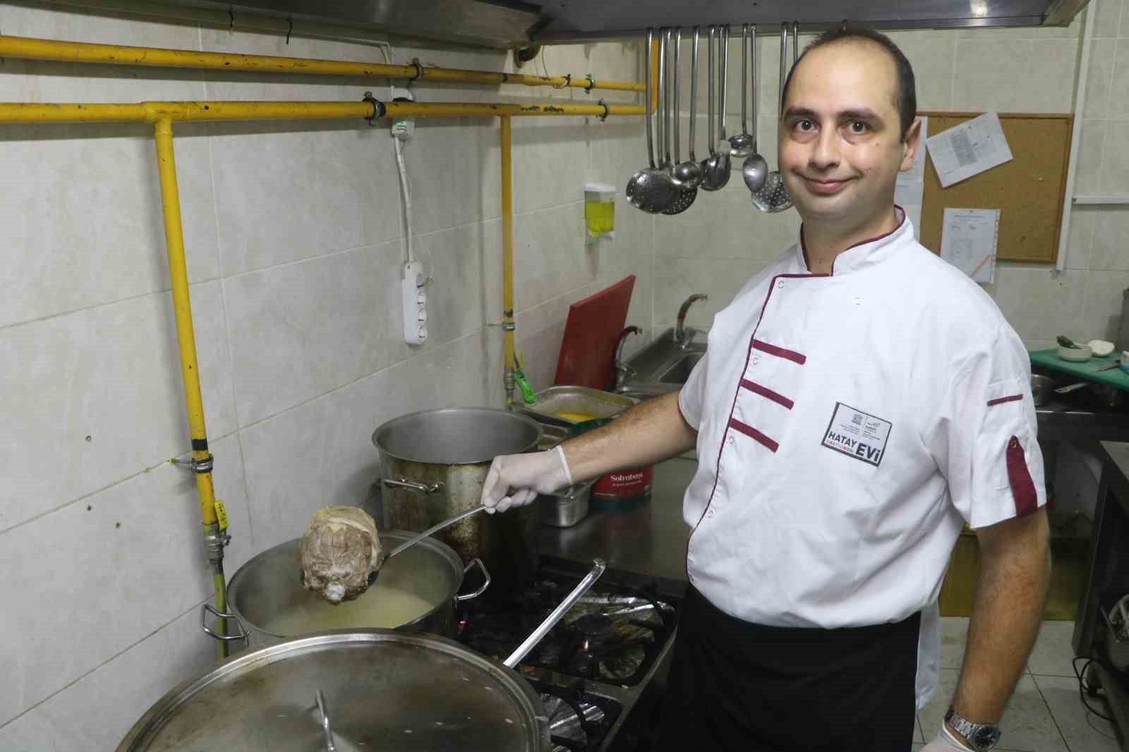 Padişah sofralarının vazgeçilmezi olan kayısılı gerdan damak çatlatıyor