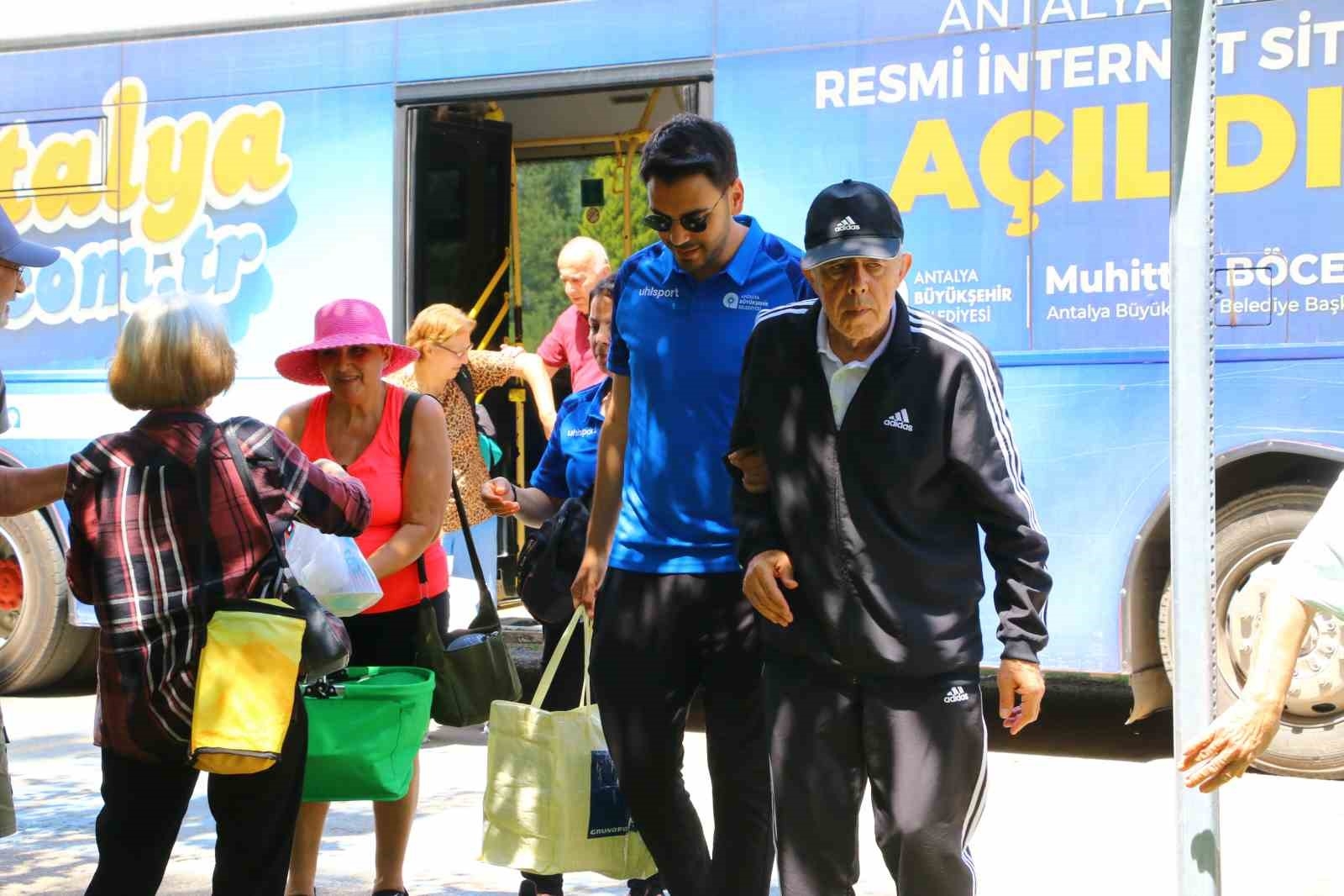 Parkinson hastaları piknikte buluştu