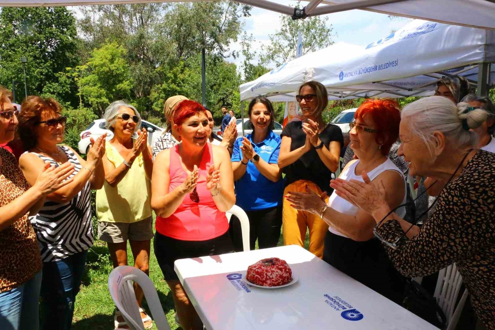 Parkinson hastaları piknikte buluştu