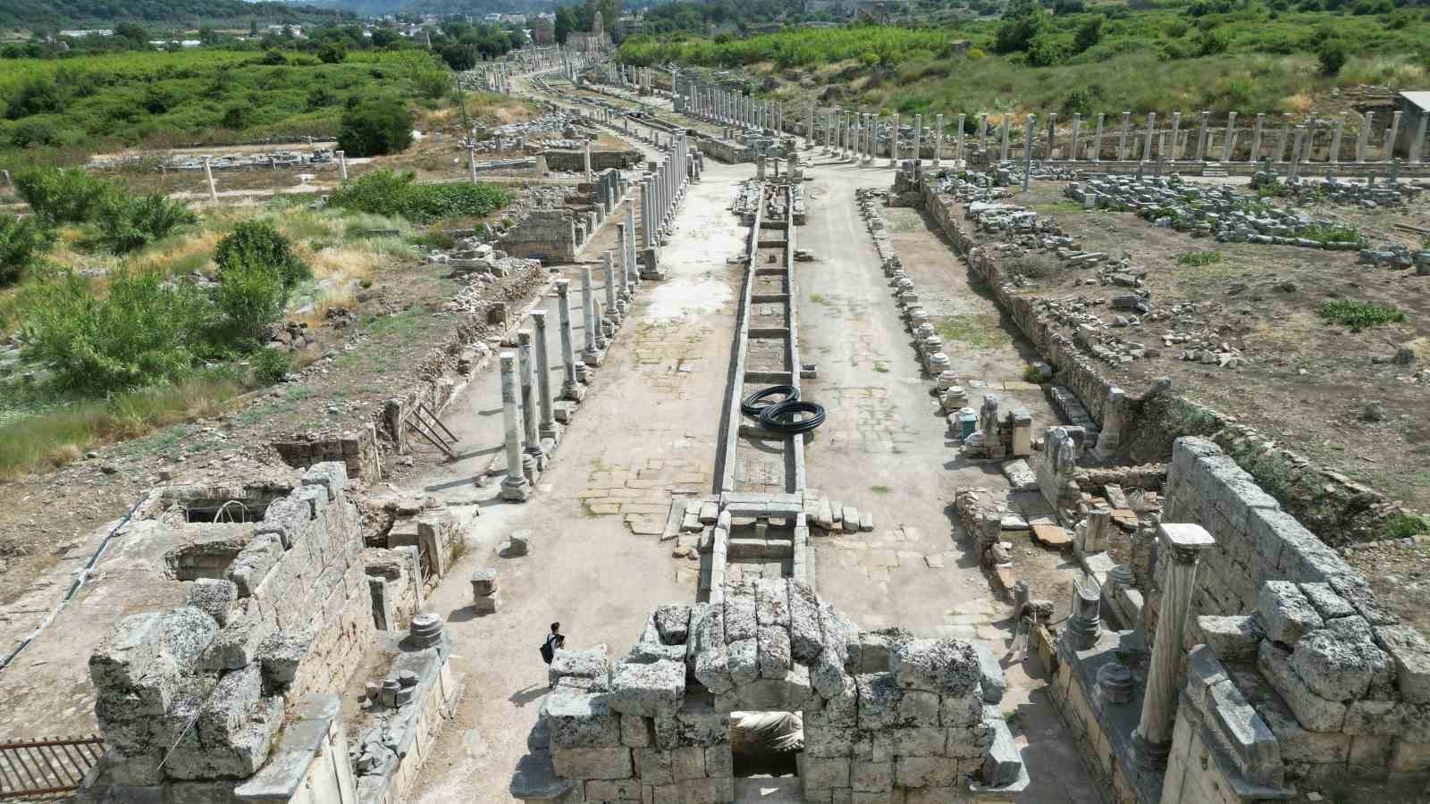 Perge Antik Kenti'nde Bin 800 Yıl Sonra Kestros Çeşmesi Suyla Buluşacak