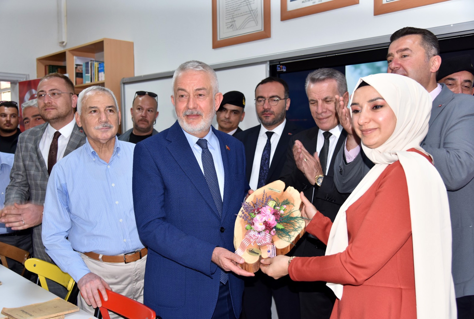 Şehidin adı kütüphaneye verildi, eşi açılışta duygulandı