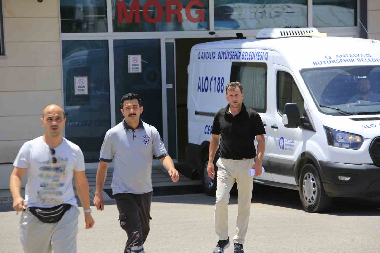 Şiddet nedeniyle eşinden boşanmış, defalarca uzaklaştırma kararı aldırmış