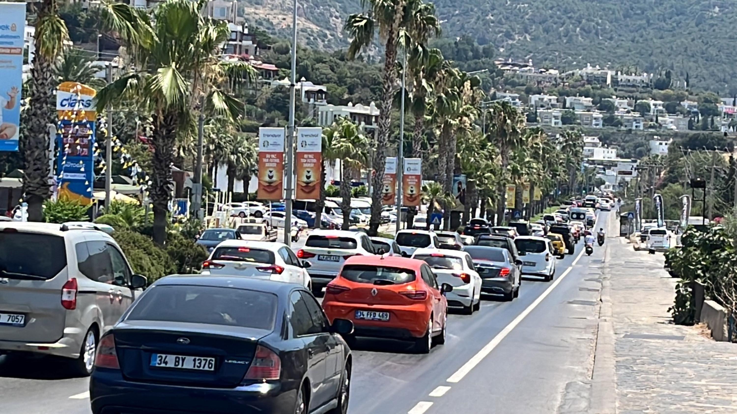 Tatilciler dönüş yolunda; 24 saatte 30 bin araç çıkış yaptı