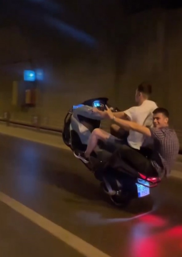 Trafiği tehlikeye atan motosikletli sürücüsünün ehliyeti iptal edildi