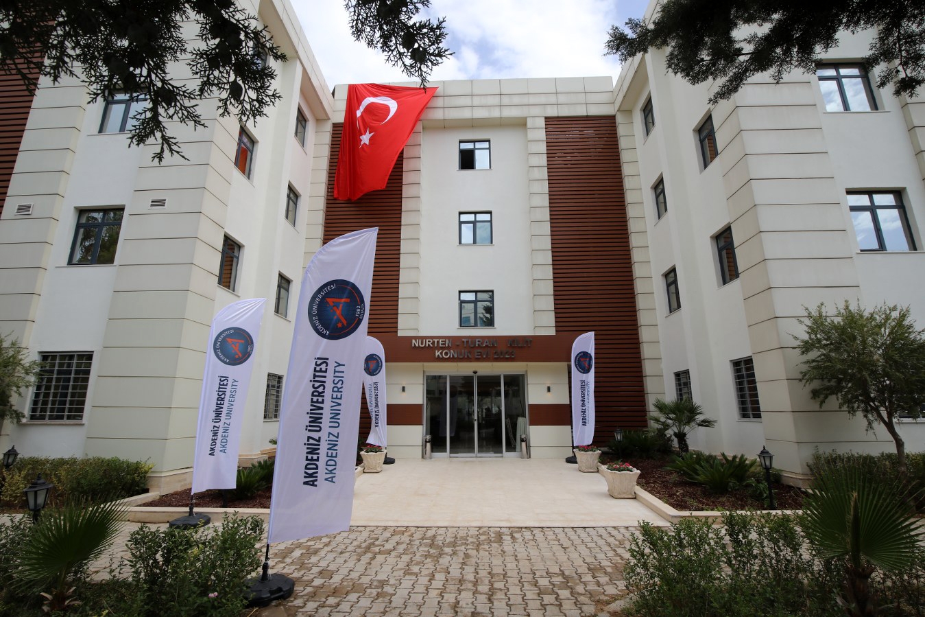 Üniversitede hasta yakınları için konukevi açıldı
