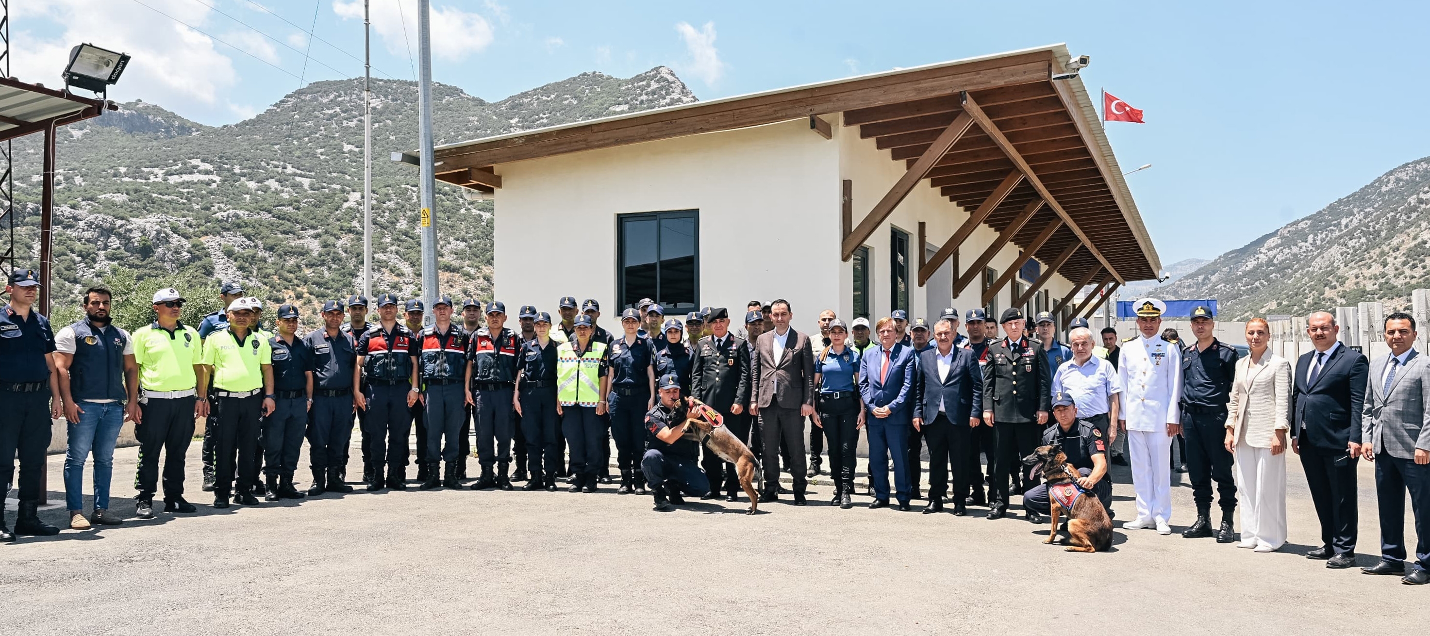 Vali Vekili Arat'tan bayram ziyaretleri