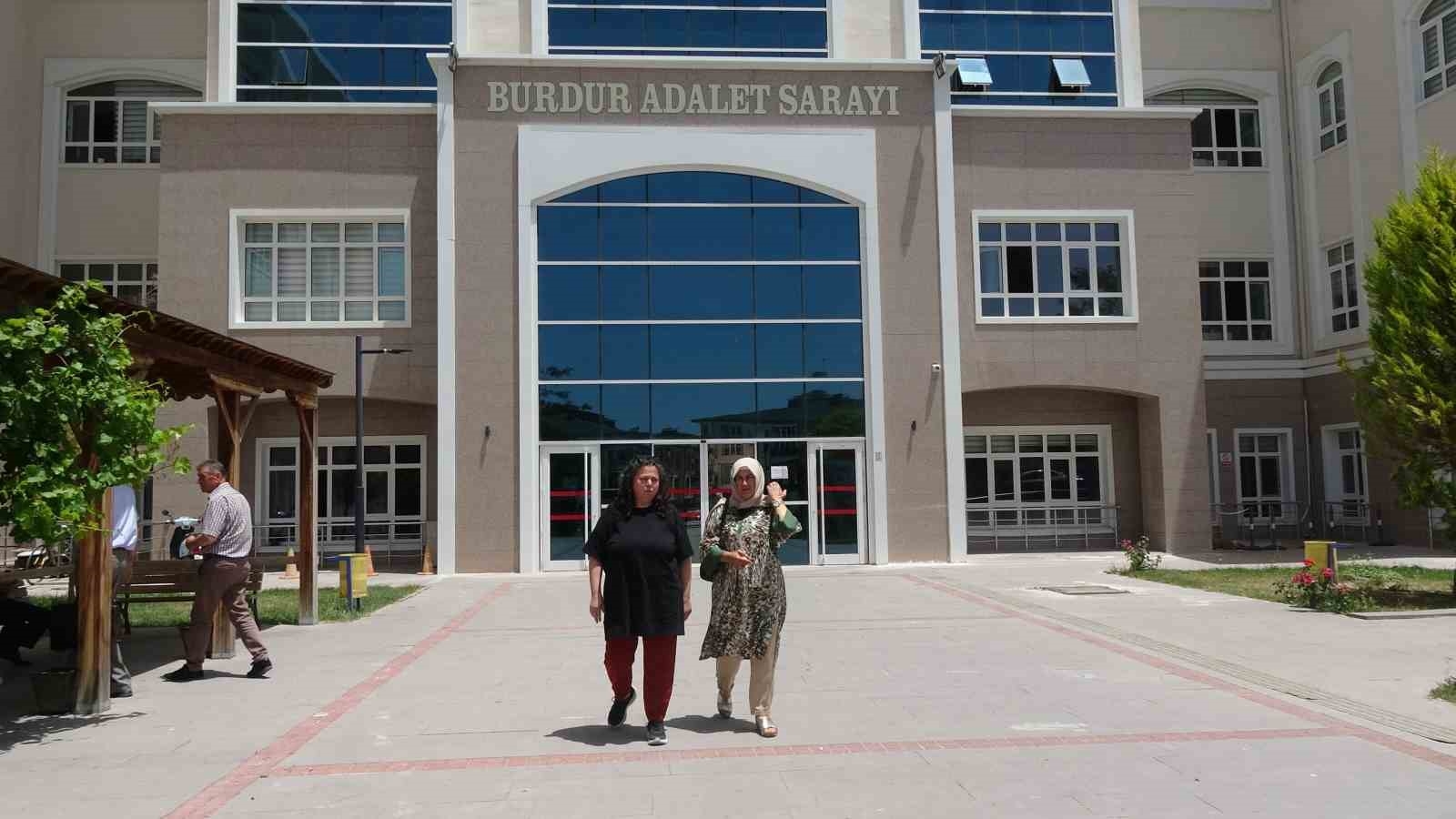 Yaşlı adamı öldürüp karısını yaralayan zanlının yargılandığı davada karar çıkmadı