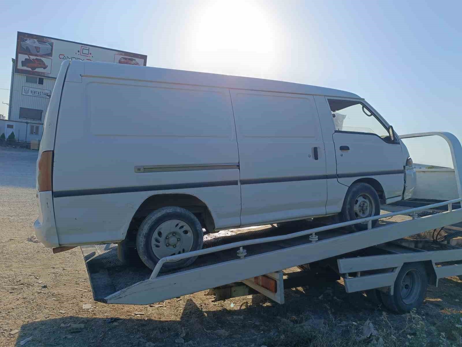 Yedieminde bekletilen araçları çalmışlar