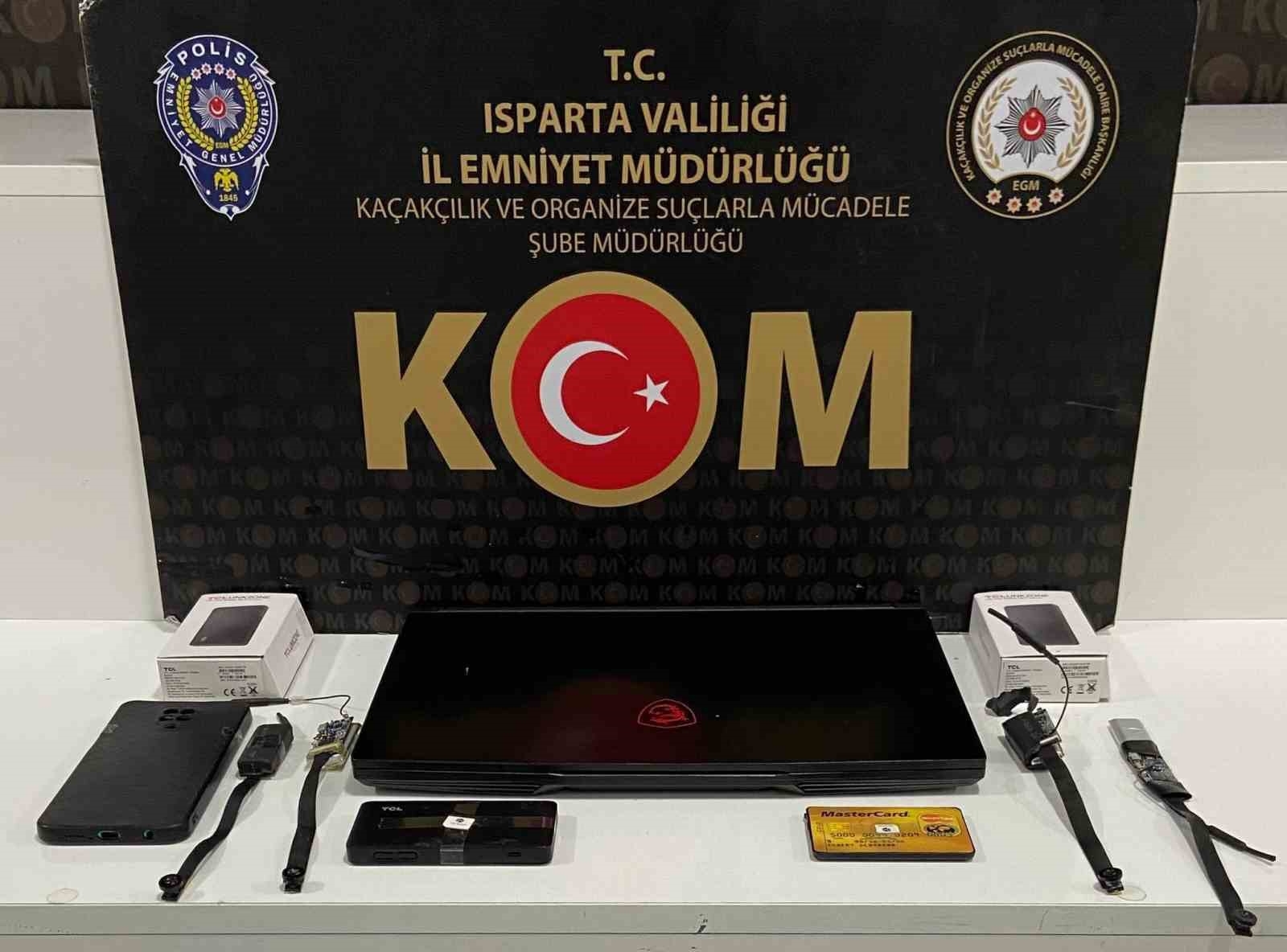 YKS'ye elektronik düzenekle giren 2 şahıstan 1'i tutuklandı