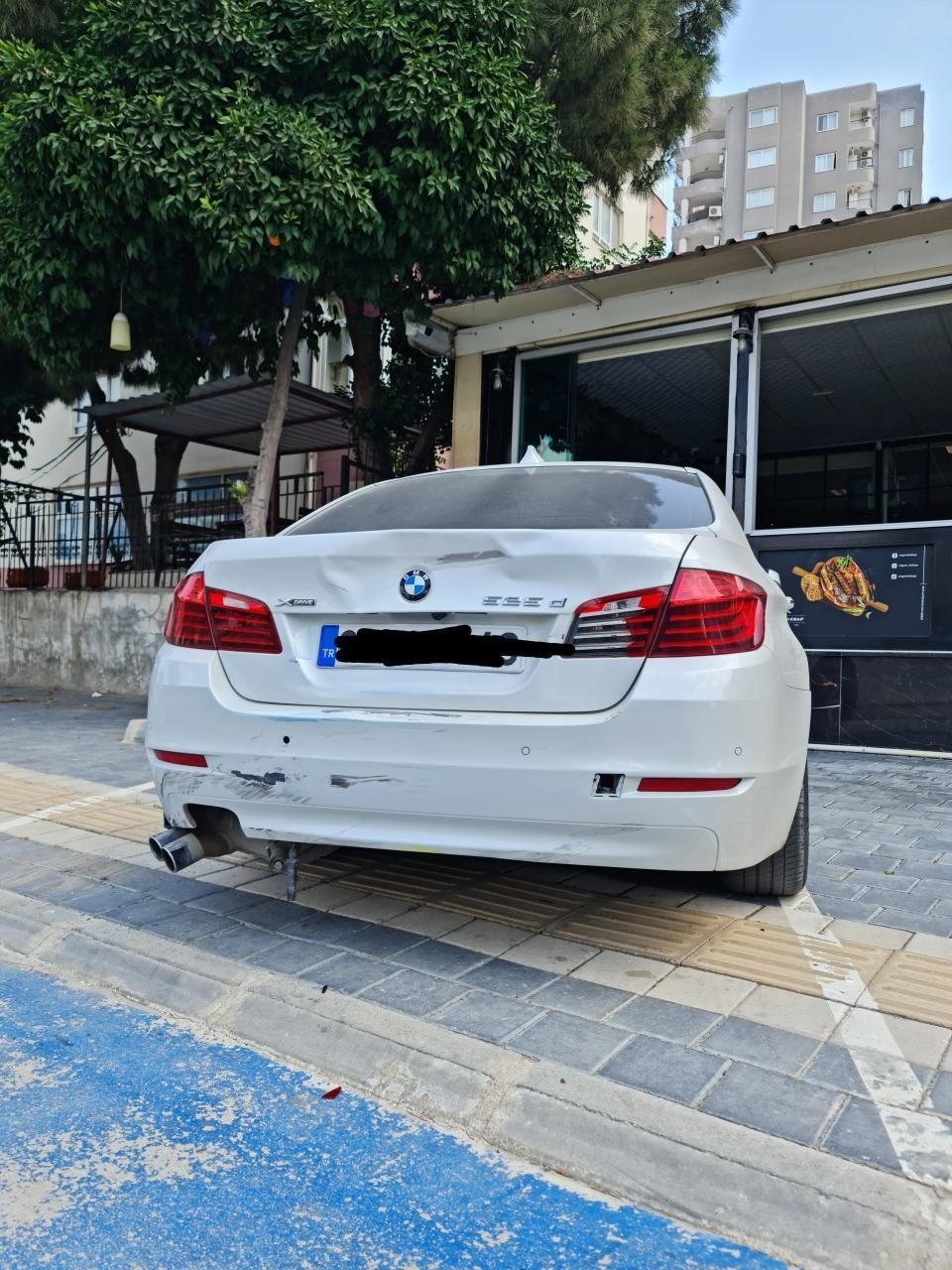Yoldan çıktı otomobile çarptı, hiçbir şey olmamış gibi gitti