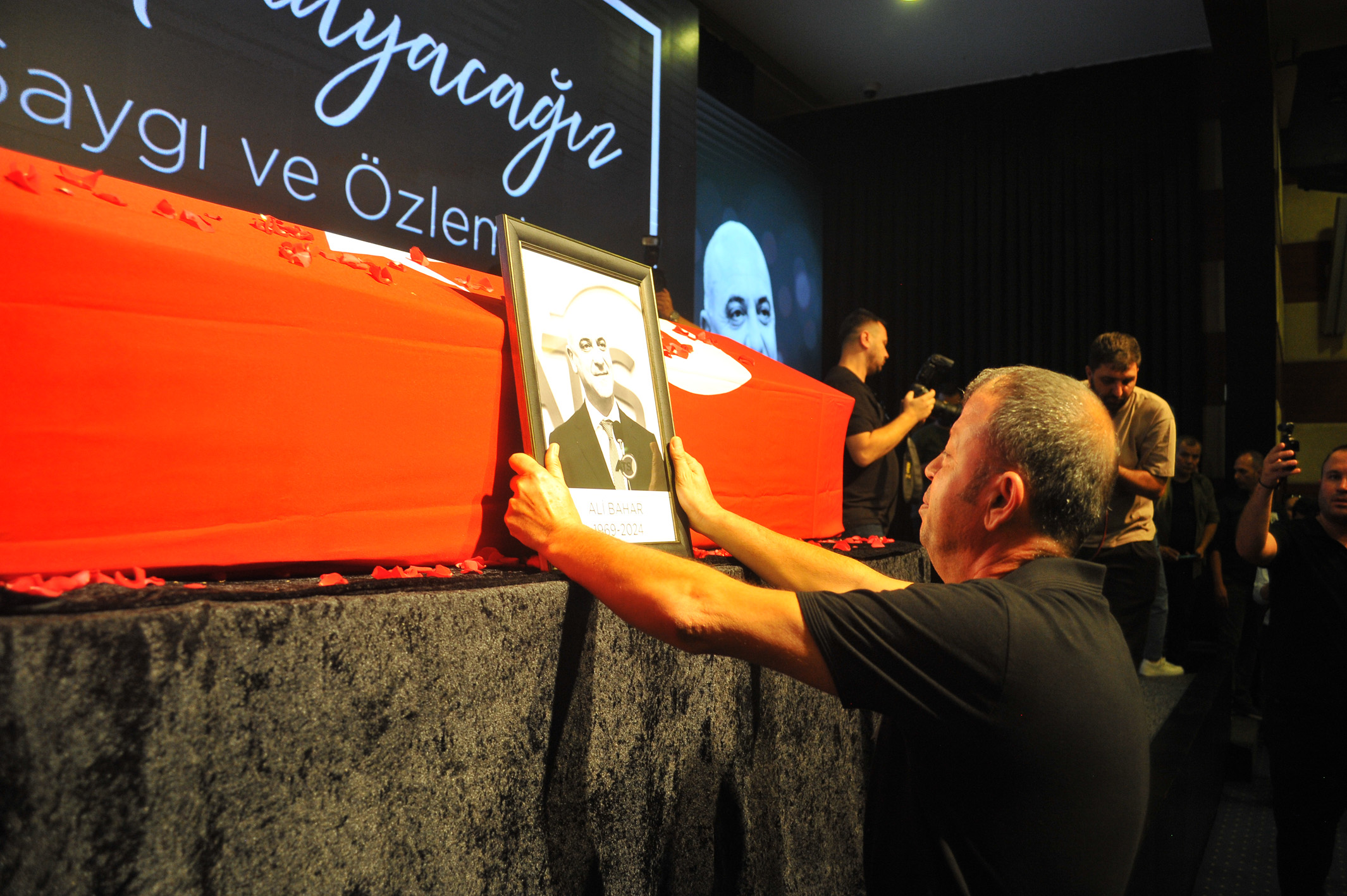 Başkan Bahar için ATSO’da duygusal tören