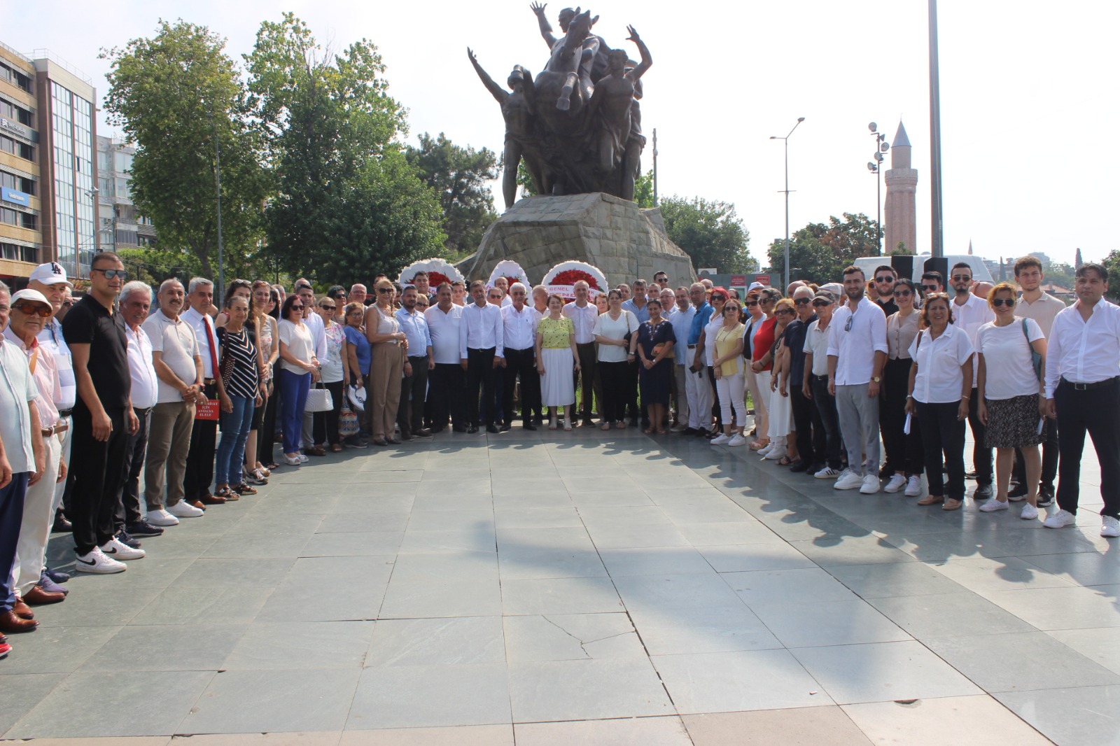 Lozan Antlaşması’nın 101 Yıl Dönümünde Atatürk Anıtı’na Çelenk Bırakıldı