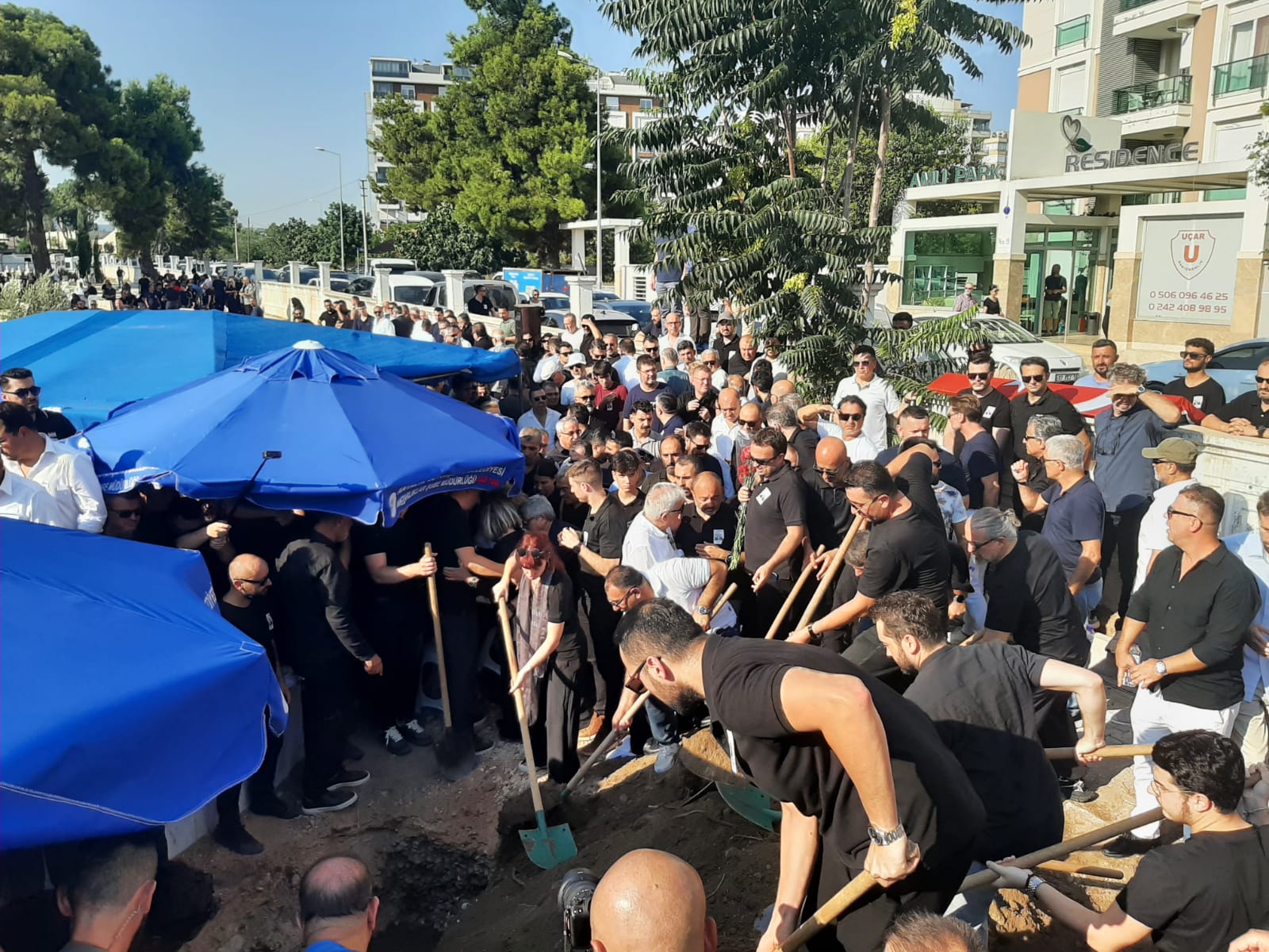 Ali Bahar sevenleri tarafından son yolculuğuna uğurlandı