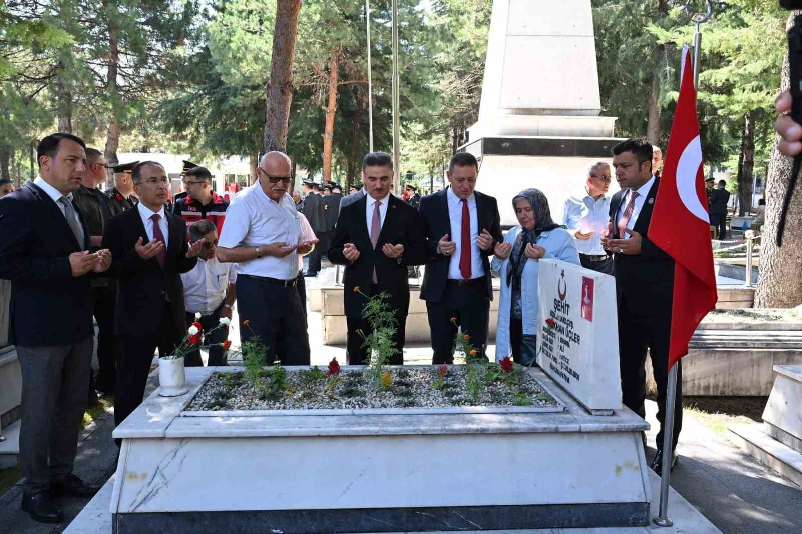 15 Temmuz Demokrasi ve Milli Birlik Günü etkinliklerinde şehitler anıldı