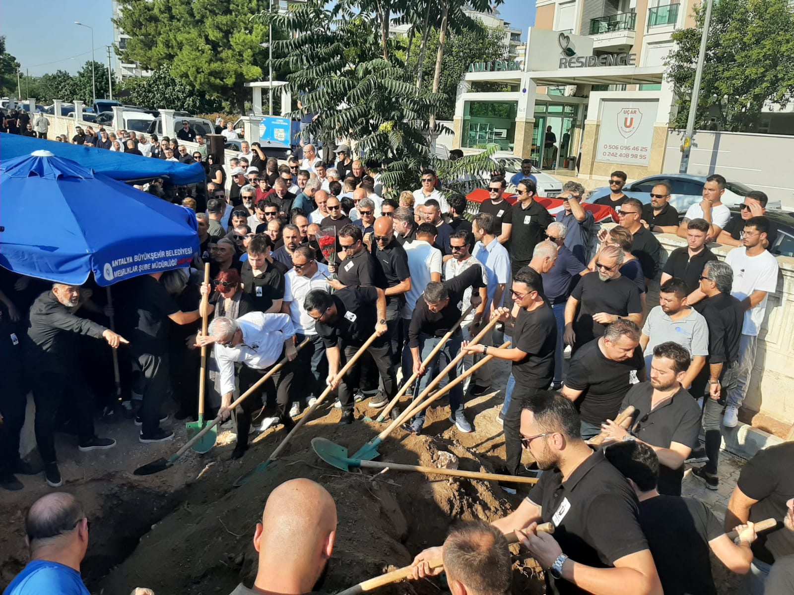 Ali Bahar sevenleri tarafından son yolculuğuna uğurlandı