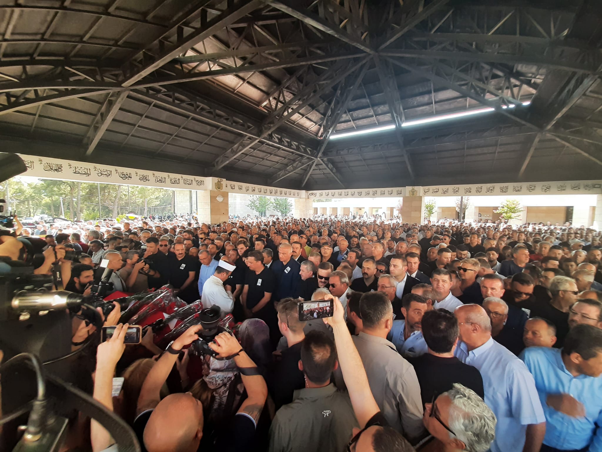 Ali Bahar sevenleri tarafından son yolculuğuna uğurlandı