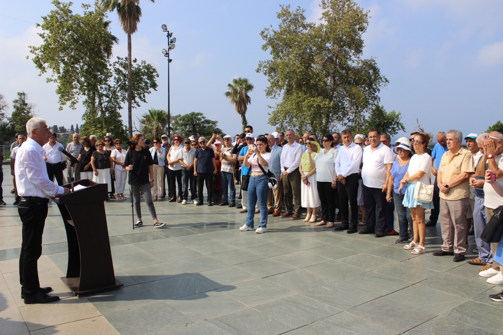 Lozan Antlaşması’nın 101 Yıl Dönümünde Atatürk Anıtı’na Çelenk Bırakıldı