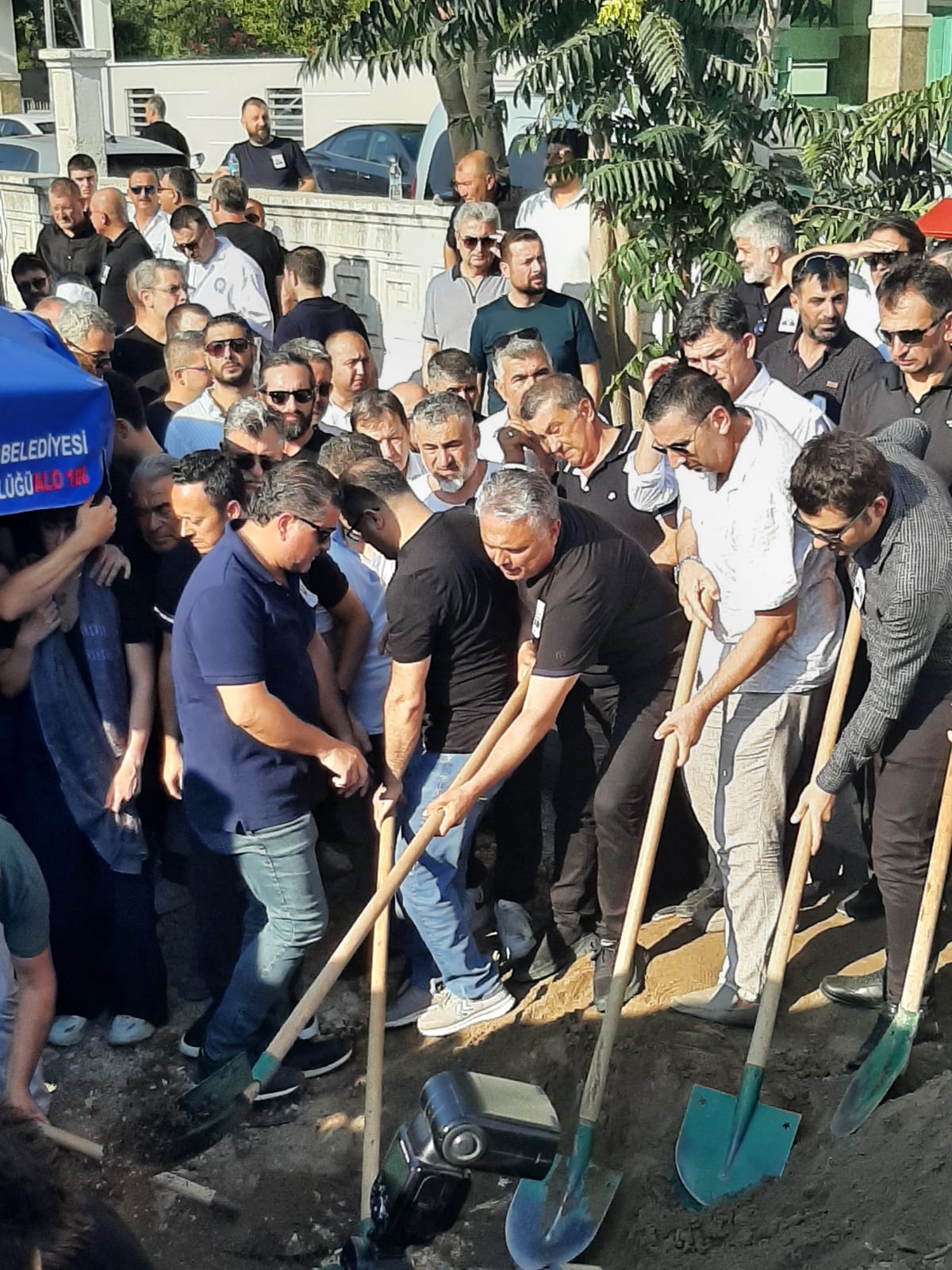 Ali Bahar sevenleri tarafından son yolculuğuna uğurlandı