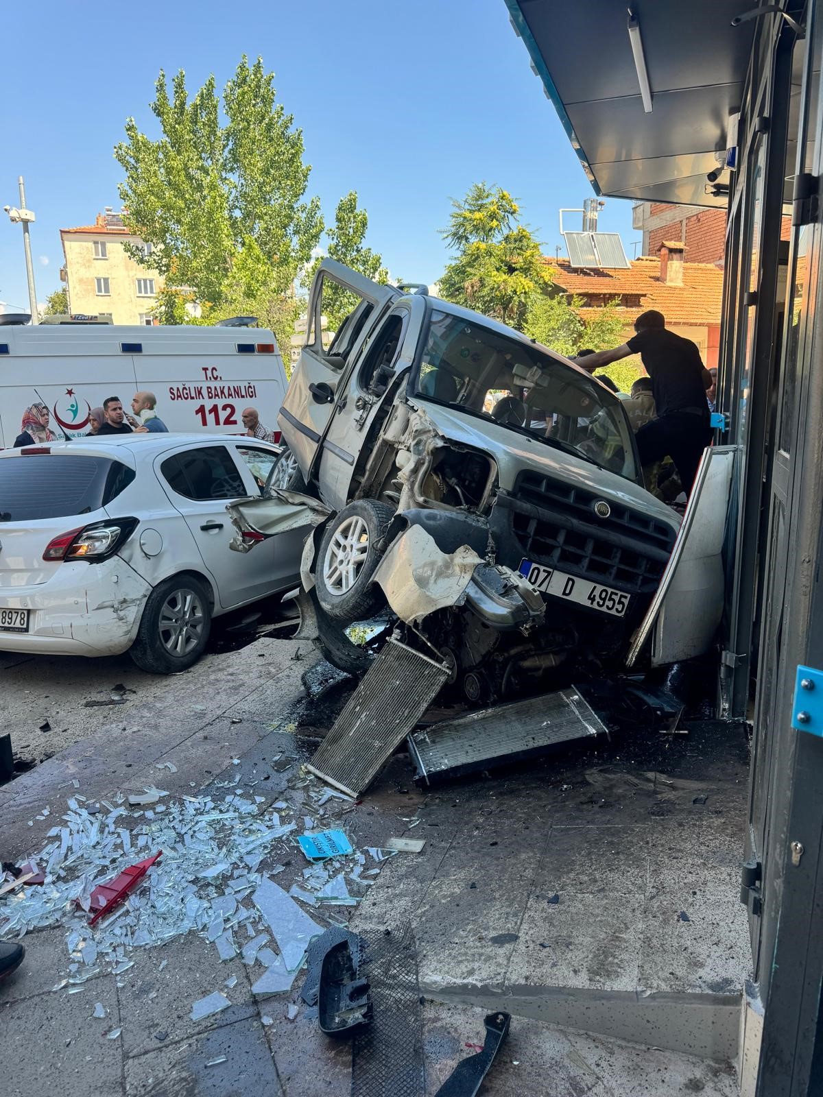 7 araçlık zincirleme kazada, 3 kişi yaralandı