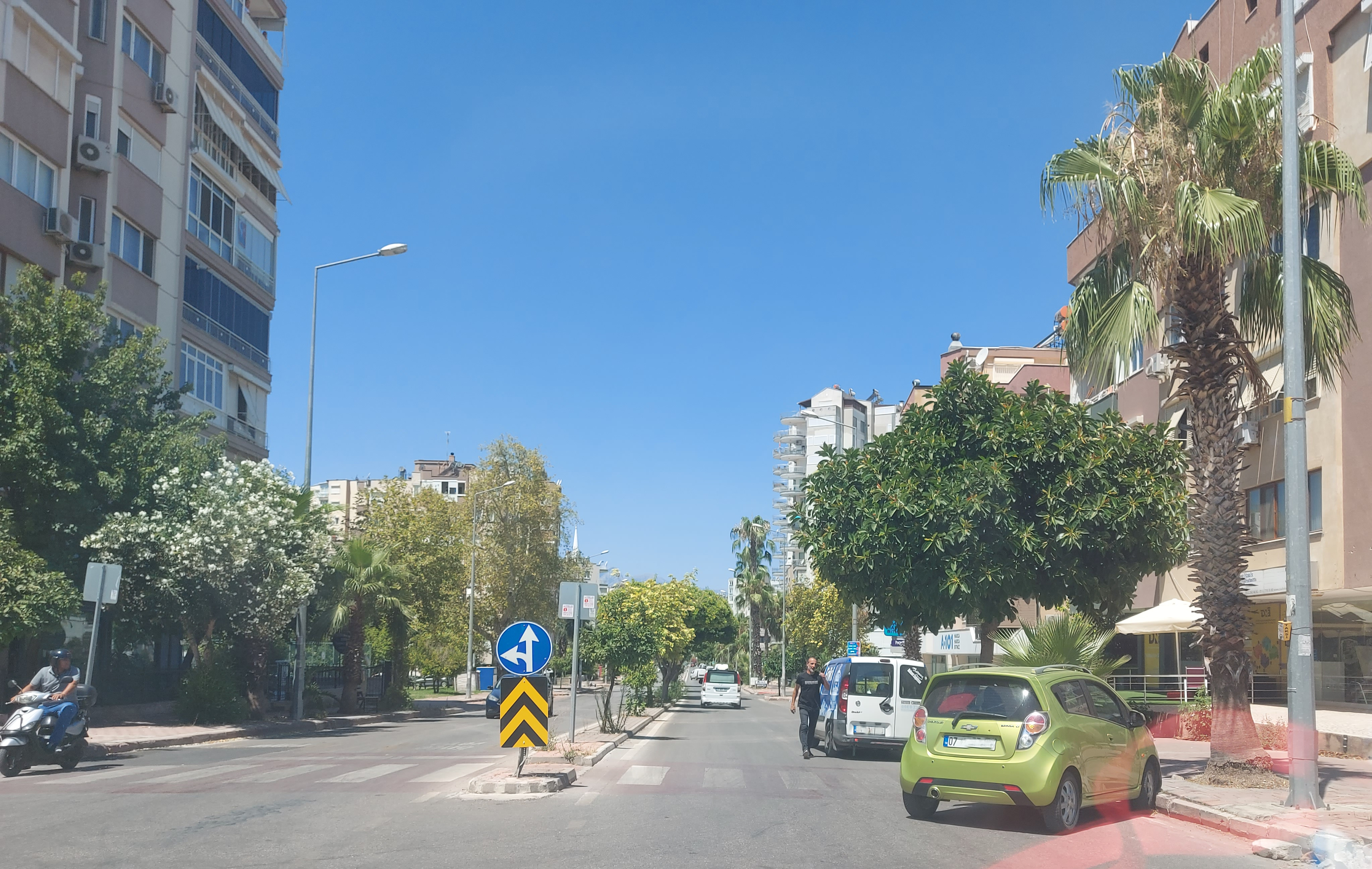 Dönemedi lastiğini patlattı