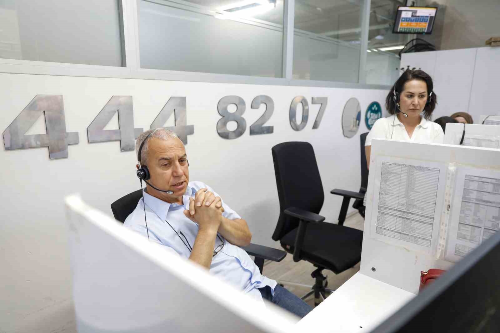 Alanya Belediye Başkanı Özçelik, Çözüm Masası'nda telefonları cevapladı