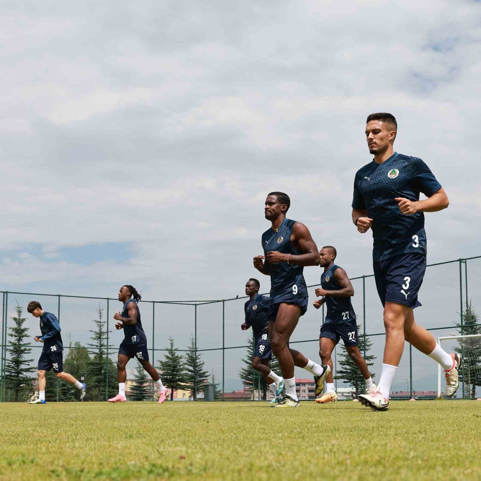 Alanyasporlu futbolculara laktat testi uygulandı