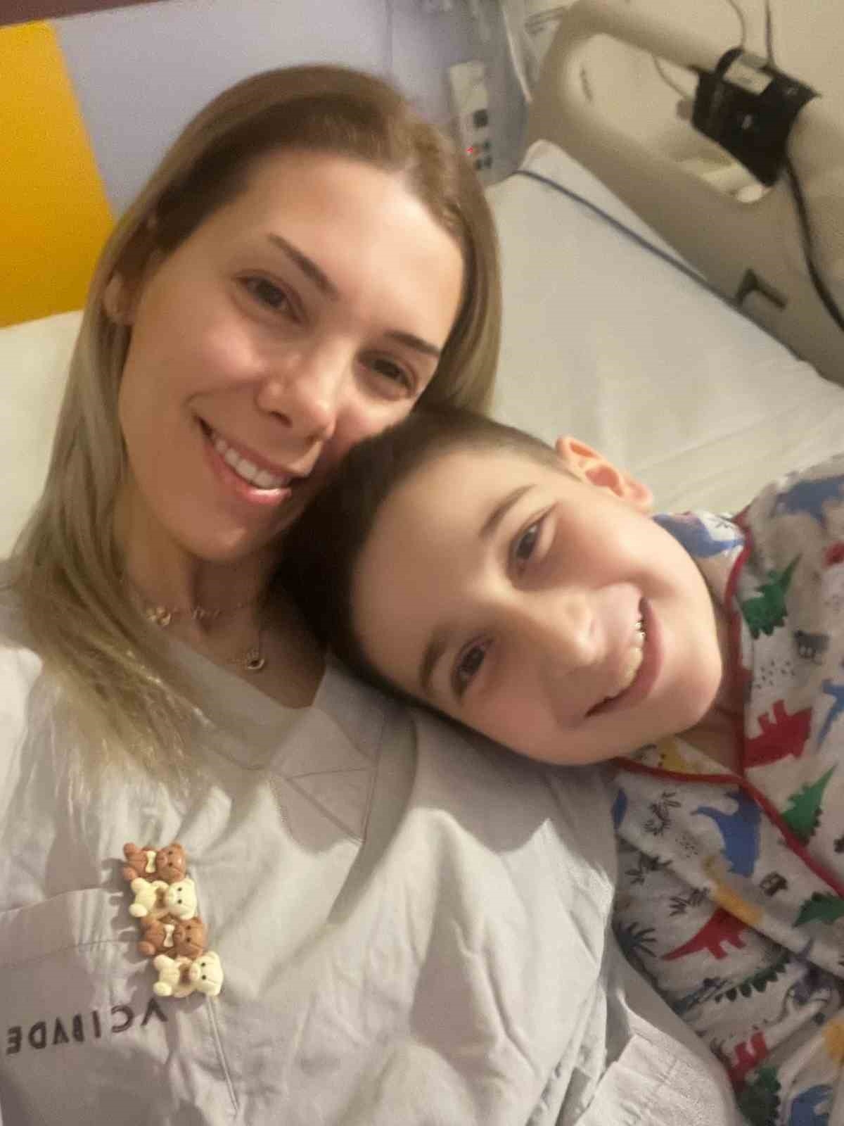Annesiyle birlikte şehir şehir dolaşıp 5 milyon kişiden kan toplayan Ares'ten güzel haber