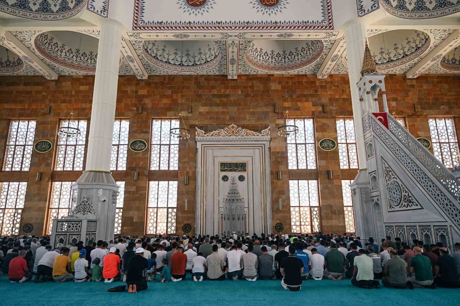 Antalya'da 15 Temmuz şehitleri anısına 253 fidan dikildi