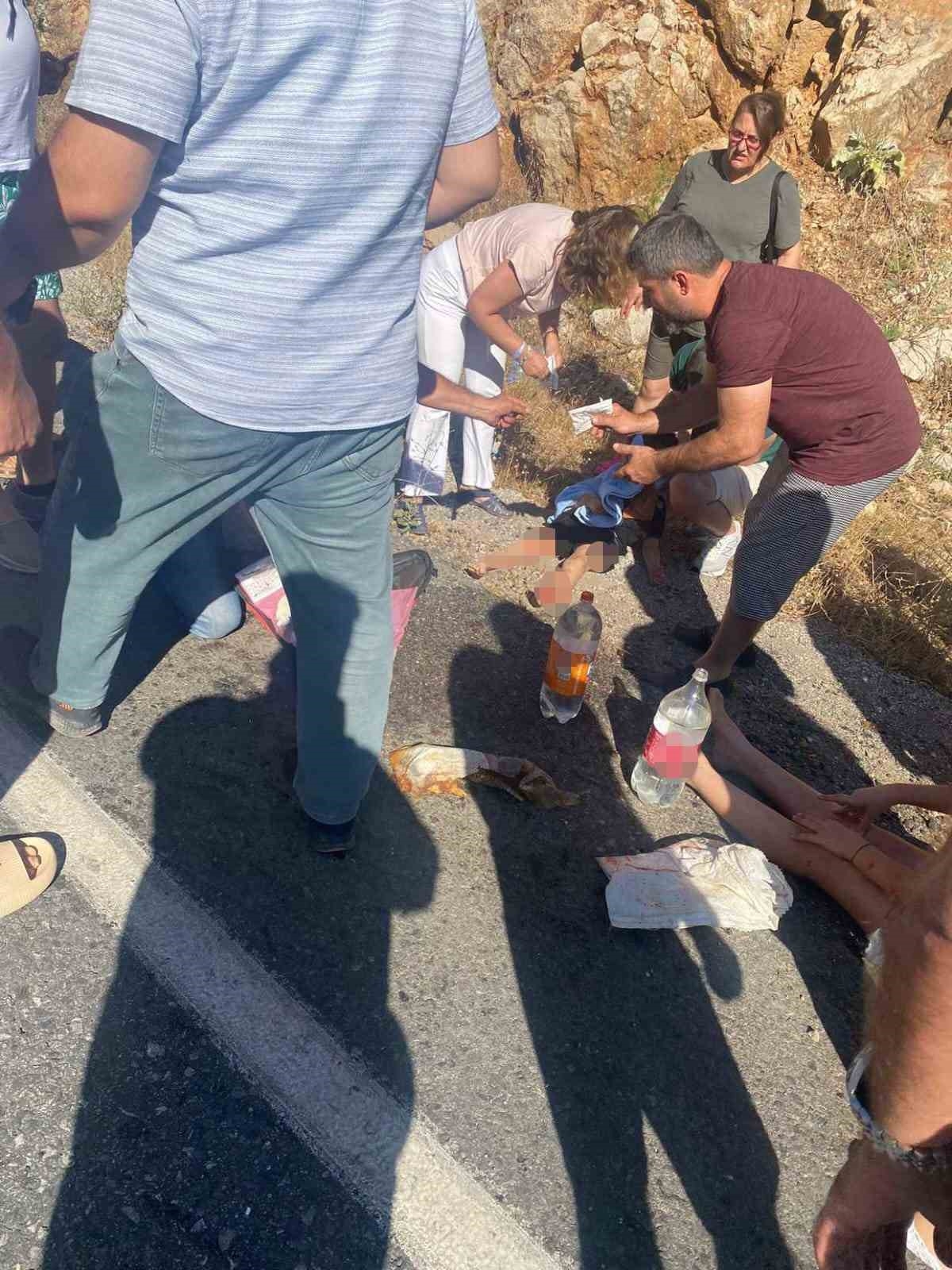 Antalya'da 4 araç birbirine girdi: 4 yaralı