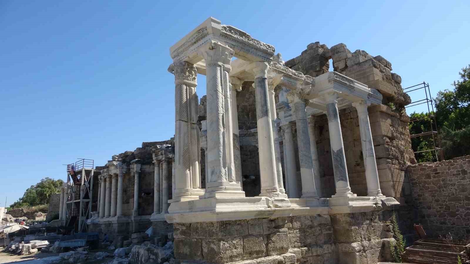 Antalya'da mitolojik ilham perisi 'Kalliope' heyecanı