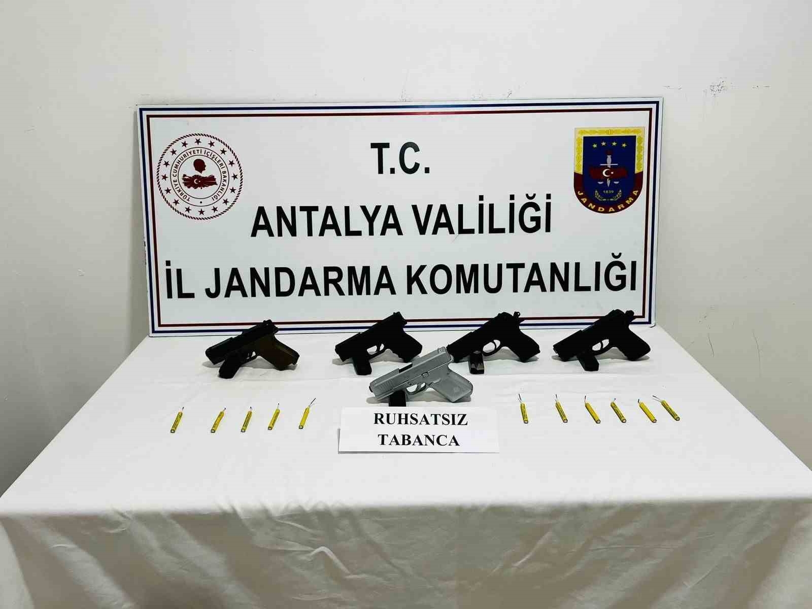 Antalya'da silah ve mühimmat kaçakçısı jandarmaya takıldı