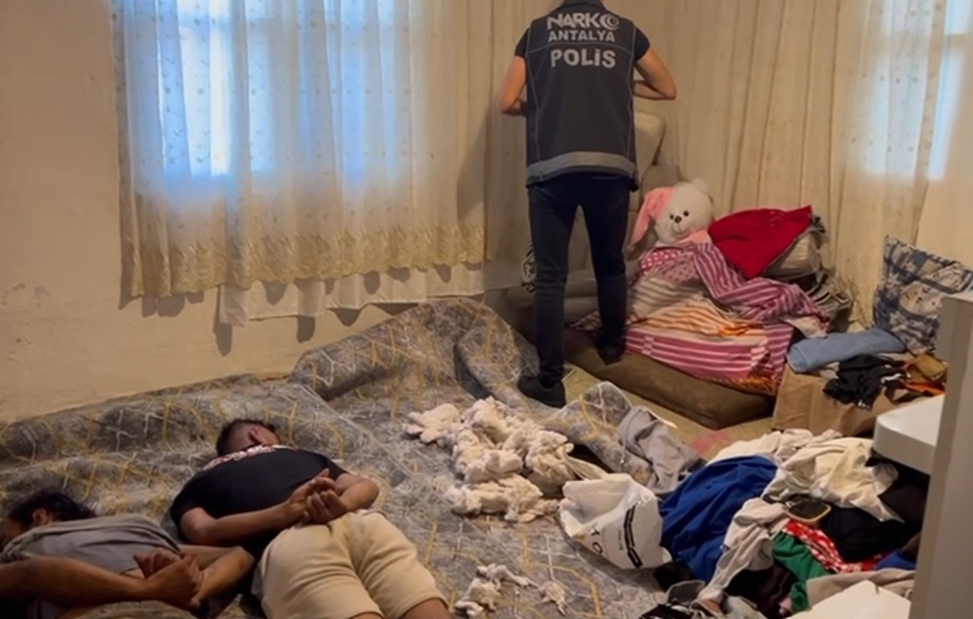 Antalya'da zehir tacirlerine büyük darbe: Kilolarca uyuşturucu madde ele geçirildi